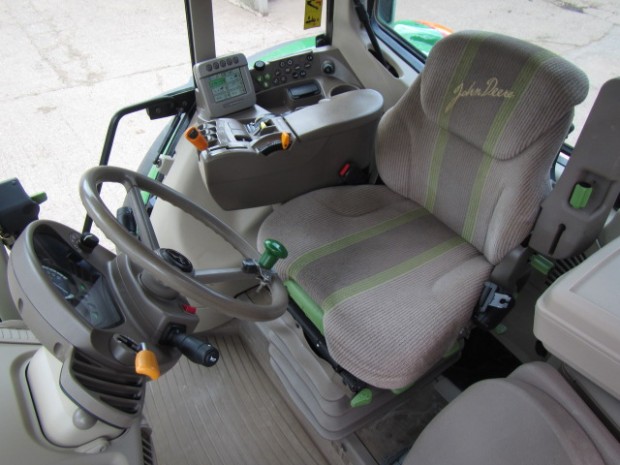 John Deere 6830