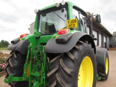 John Deere 6830