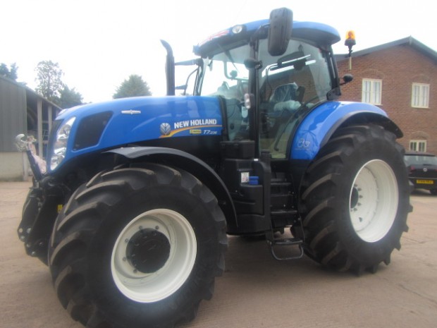 New Holland T7.235