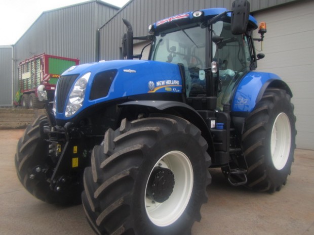 New Holland T7.235
