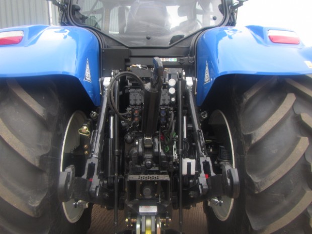 New Holland T7.235
