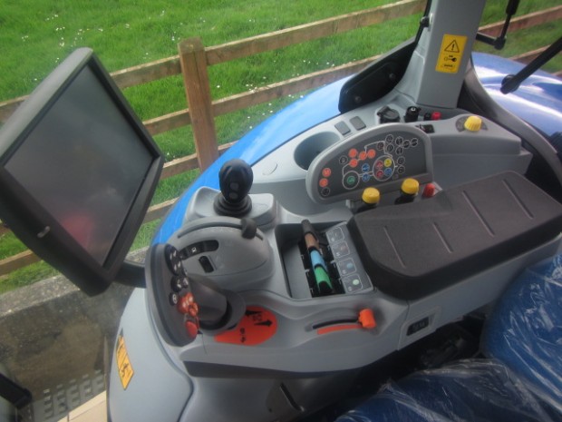 New Holland T7.235