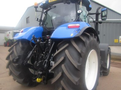 New Holland T7.235