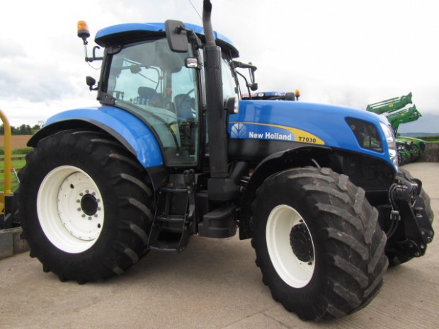 New Holland T7030