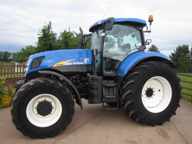New Holland T7030