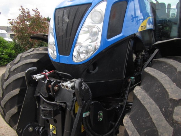 New Holland T7030