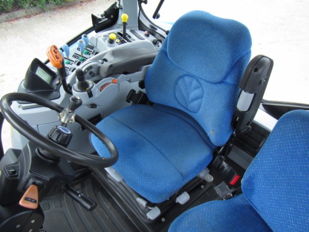 New Holland T7030