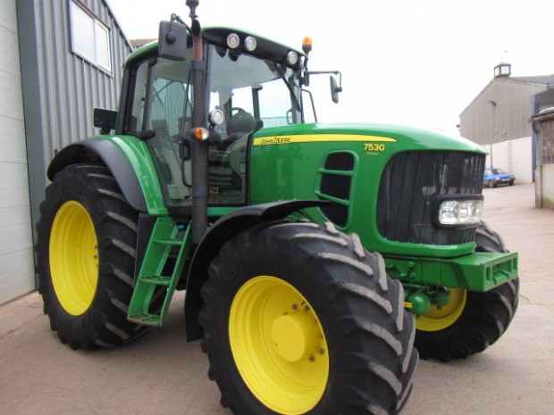 John Deere 7530