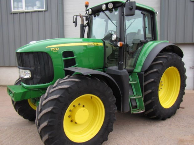 John Deere 7530