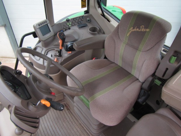 John Deere 7530