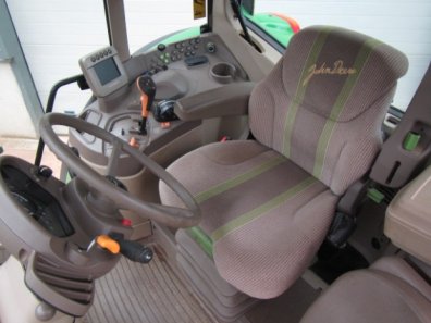 John Deere 7530