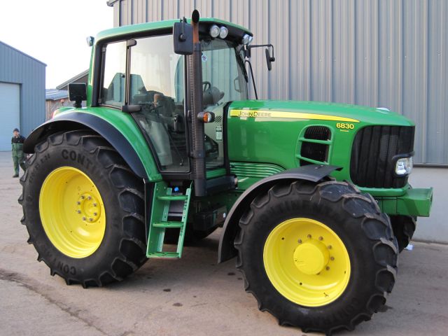 John Deere 6830