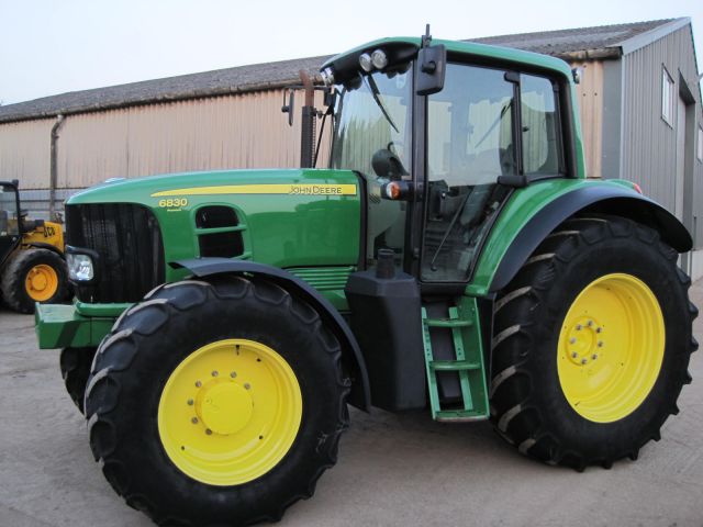 John Deere 6830