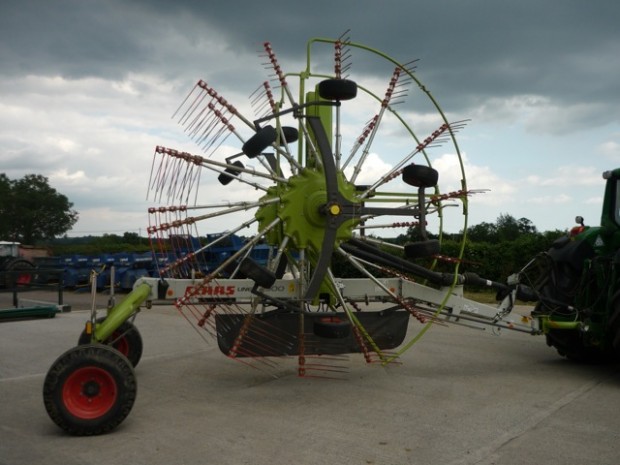 Claas Liner 2900 rake
