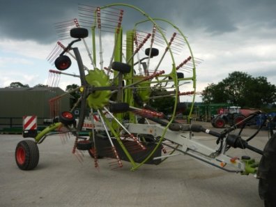 Claas Liner 2900 rake