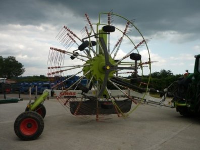 Claas Liner 2900 rake