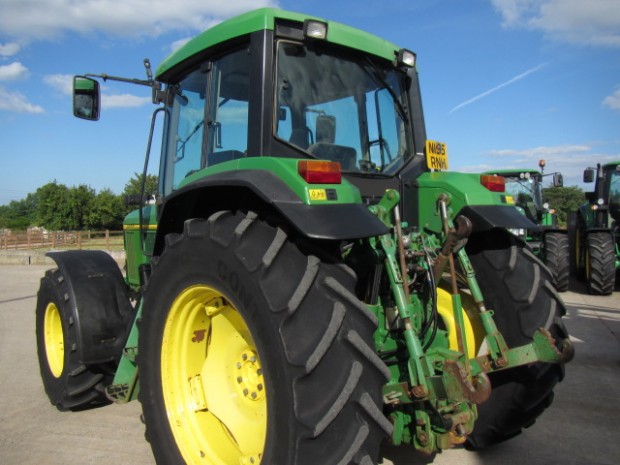John Deere 6800