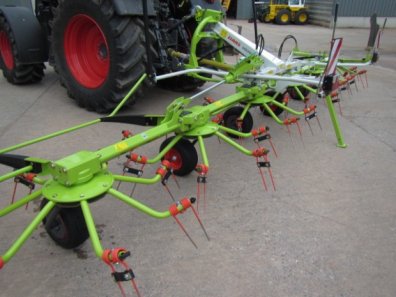 Claas Volto 800 tedder