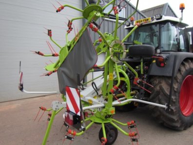 Claas Volto 800 tedder