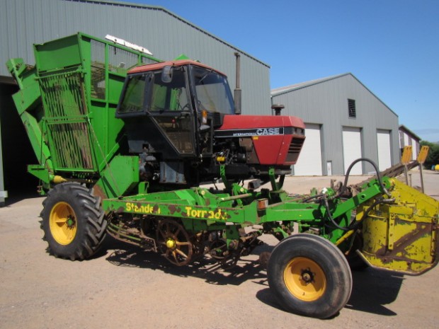 Standen Tornado 2 row beet harvester