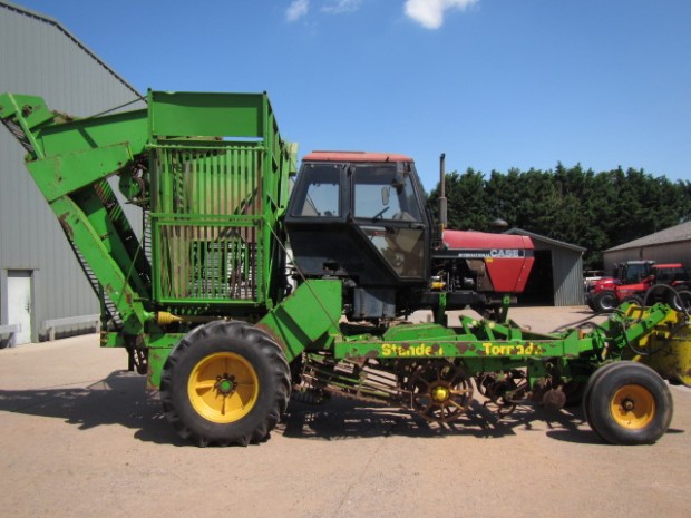 Standen Tornado 2 row beet harvester