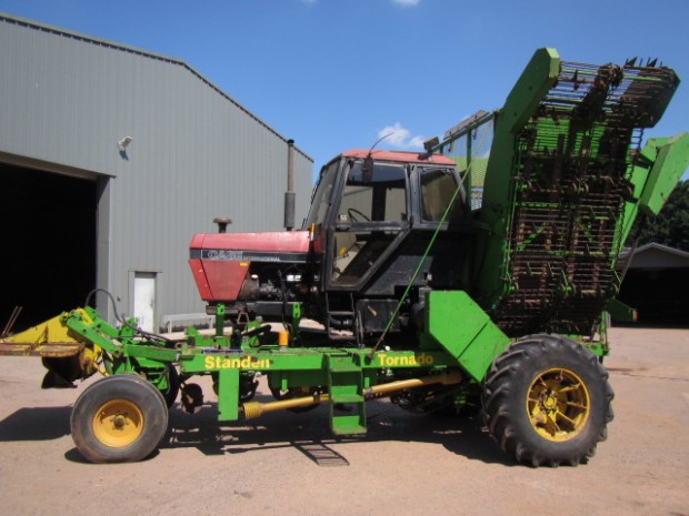 Standen Tornado 2 row beet harvester