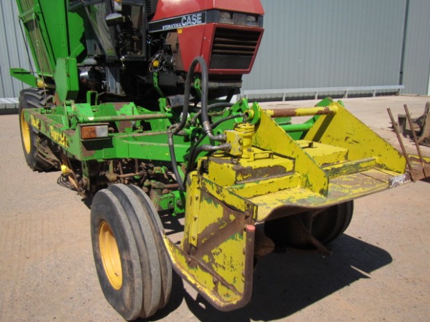 Standen Tornado 2 row beet harvester