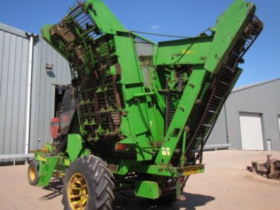 Standen Tornado 2 row beet harvester