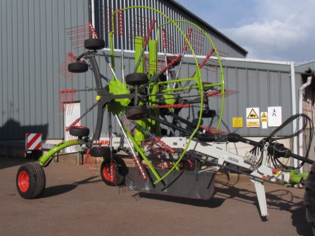 Claas Liner 2800 rake