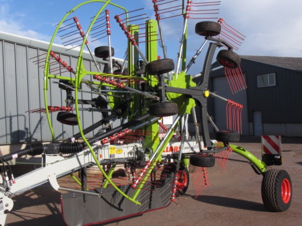 Claas Liner 2800 rake