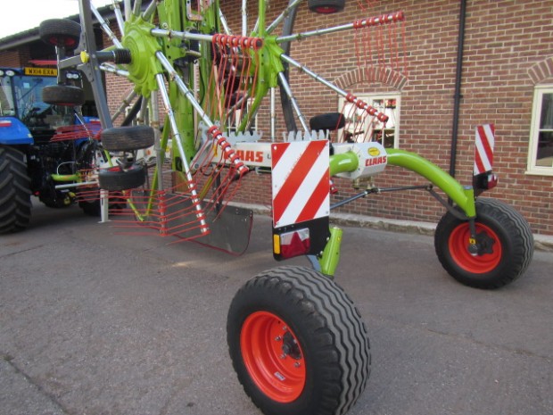 Claas Liner 2800 rake
