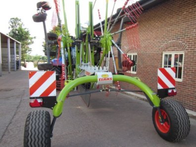 Claas Liner 2800 rake