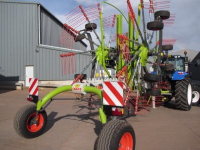 Claas Liner 2800 rake