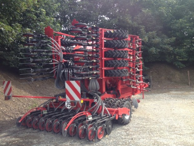 Horsch Pronto 6 DC grain and fertiliser drill