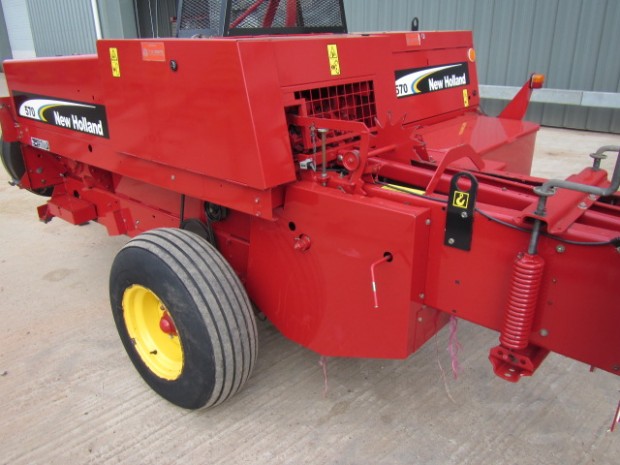 New Holland 570 conventional baler
