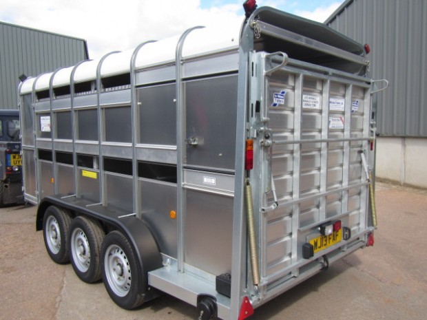 Ifor Williams TA510G3 tri-axle trailer 14ft 3,500kg