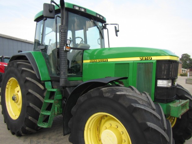 John Deere 7810