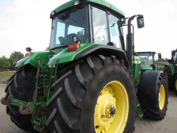 John Deere 7810