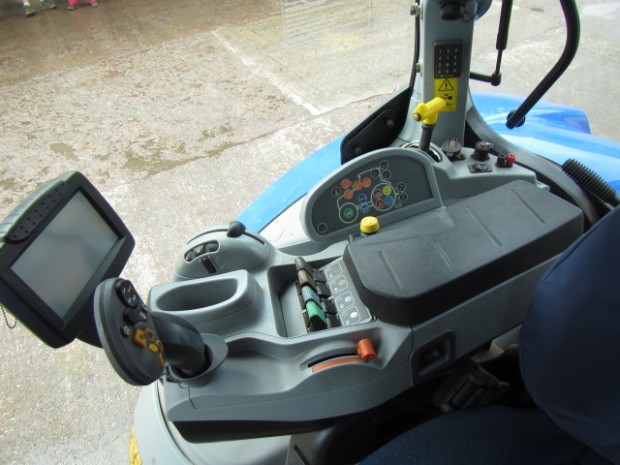 New Holland T6080