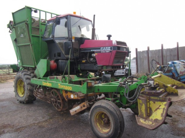 Standen Tornado 2 row beet harvester