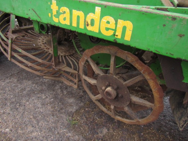 Standen Tornado 2 row beet harvester