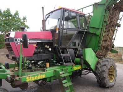 Standen Tornado 2 row beet harvester