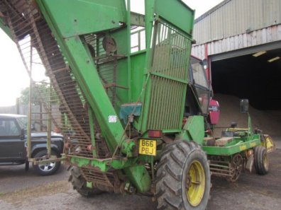 Standen Tornado 2 row beet harvester