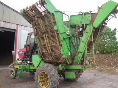 Standen Tornado 2 row beet harvester
