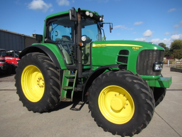 John Deere 7530