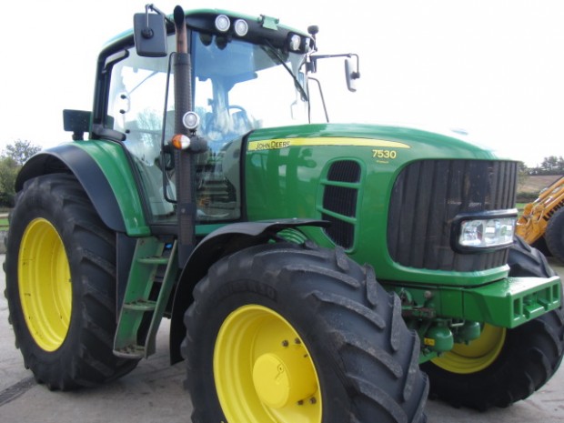 John Deere 7530
