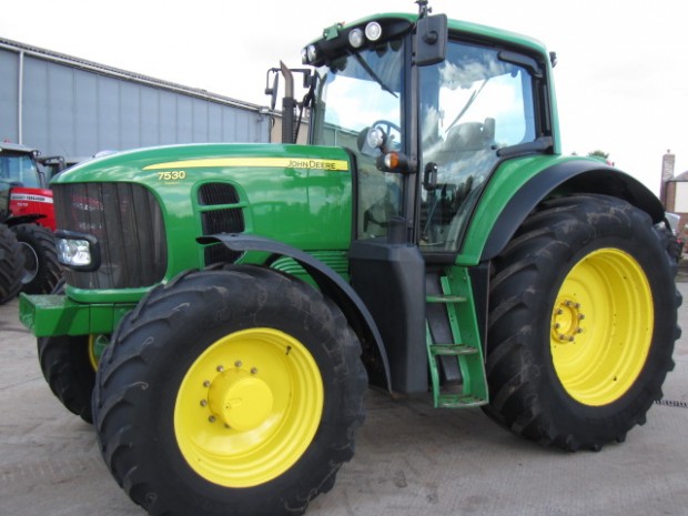 John Deere 7530