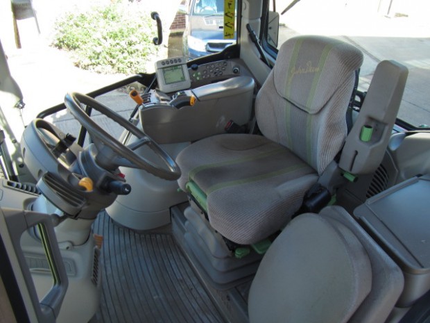 John Deere 7530