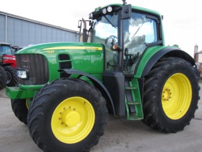John Deere 7530
