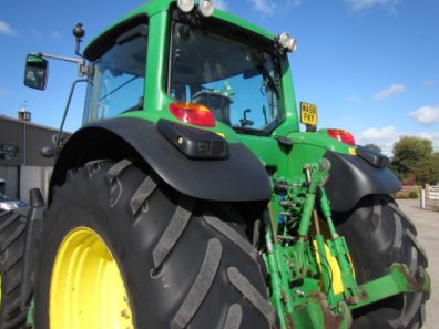 John Deere 7530